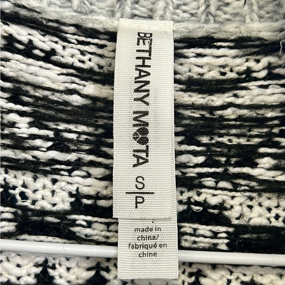 Bethany Mota Snowflake Print Knit Cardigan - Small - Picture 5 of 8